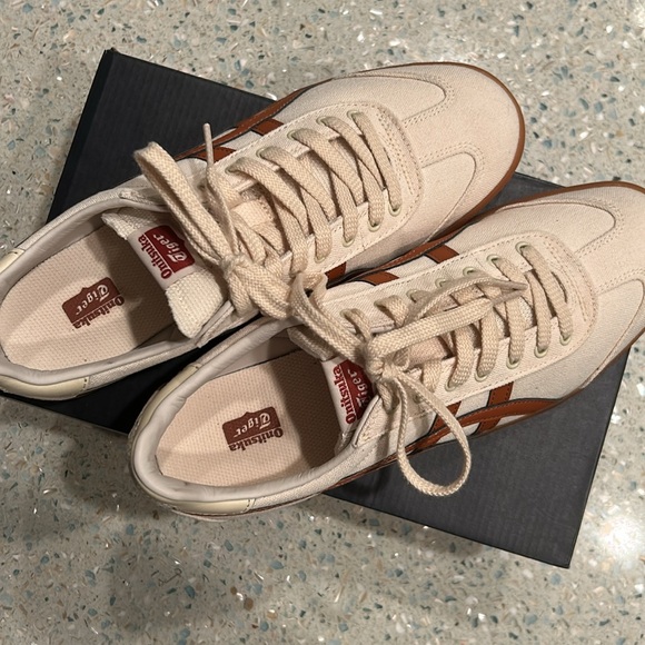 Onitsuka Tiger cream canvas with caramel detail. Perfect condition. Worn once. - Picture 2 of 6